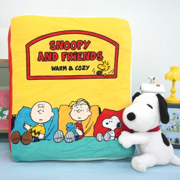 Peanuts Cozy Book Bed